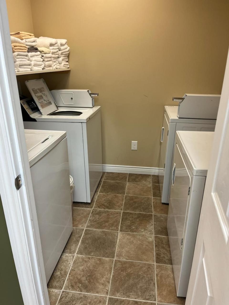 Riverview Suites Clarenville Kültér fotó
